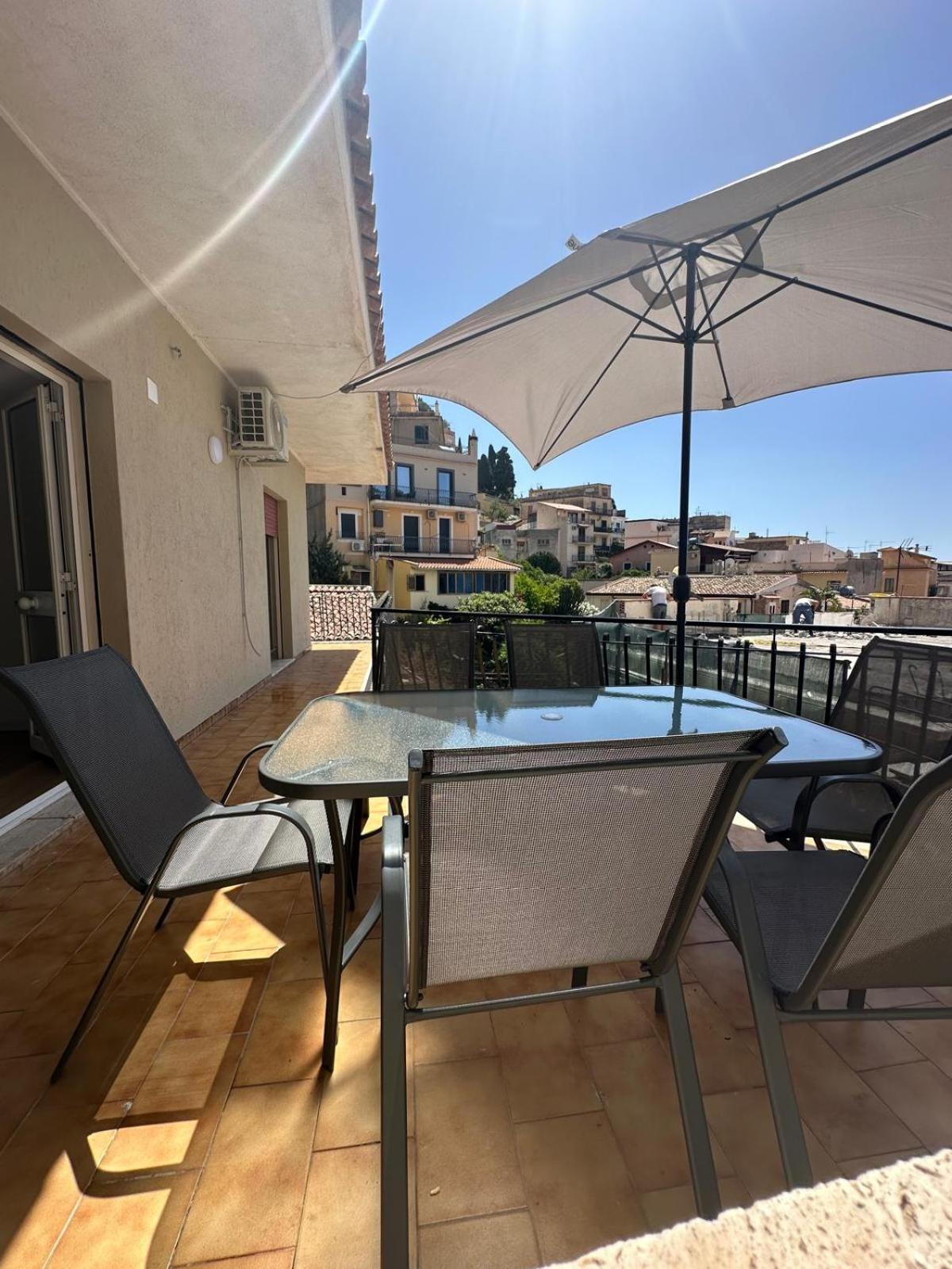 We Home Taormina Center With Parking Экстерьер фото